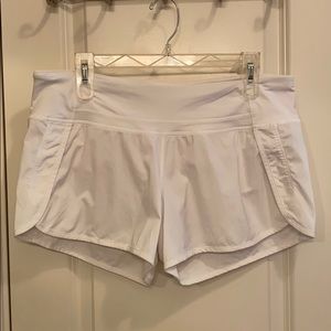 EUC Lululemon Run Times short White - size 10